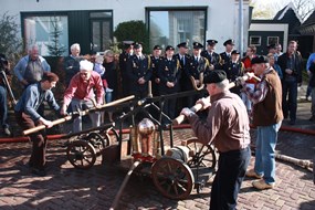 Bij de opening van de tentoonstelling over 70 jaar Brandweer Langedijk