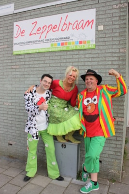 Optreden van Spring in t Veld op basisschool De Hasselbraam in Heerhugowaard 