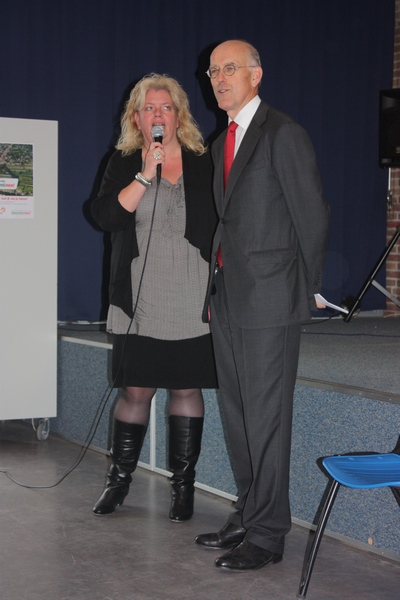 Burgemeester Cornelisse geeft les over respect op de J.D. van Arkelschool