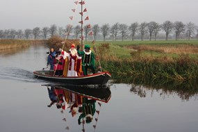 Sinterklaas komt per vlet aan in Oudkarspel