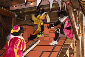 Opening van het Pakhuis van Sinterklaas in Museum Broeker Veiling (foto MBV)