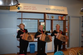Verwelkoming door Trio Eigenwijs in het CJG