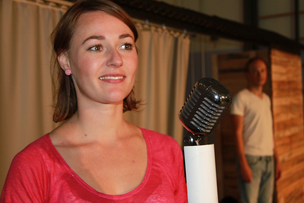 Achtste groepers huilen niet  in Theater de Binding