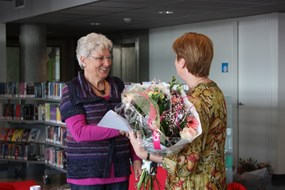 Gonny Jonkman krijgt ook prachtige bloemen