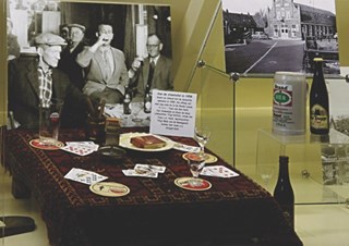 Aan de stamtafel in café de Roode Leeuw (1958) (foto Regthuis)
