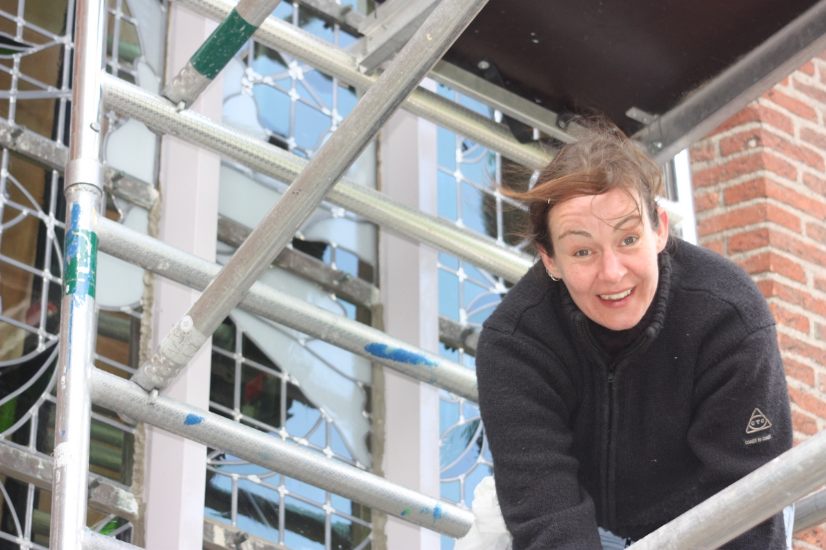 Onthulling nieuw glas-in-loodraam in Allemanskerk