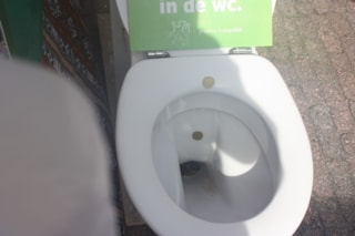 wc met geld voor het goede doel