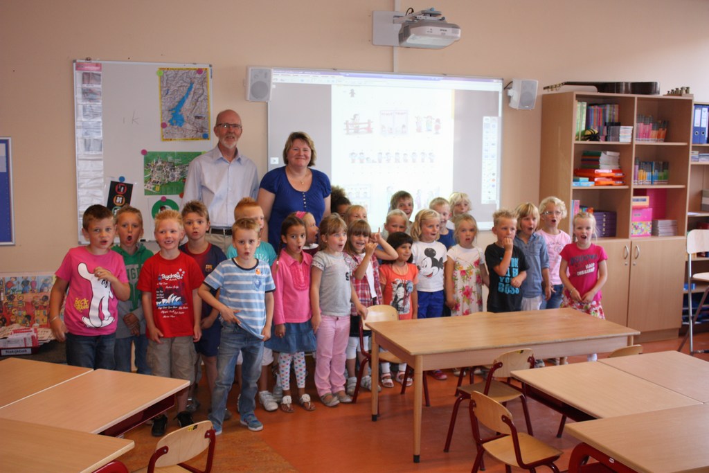 Stichting Lief Langedijk geeft digibord aan basisschool De Phoenix