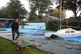 Aan het werk bij zwembad De Bever