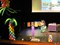 De theaterzaal was in tropische sferen versierd