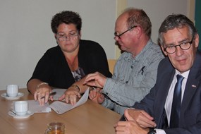 St. Het Behouden Huis aan de linkerkant van wethouder Westerkamp