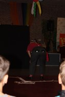 Woelie met ogen op haar billen