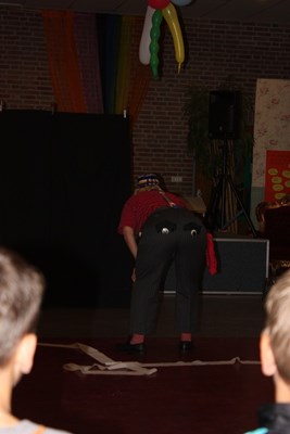 Woelie met ogen op haar billen