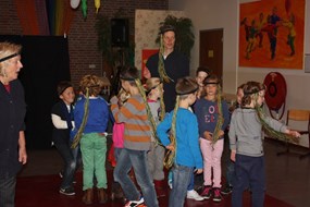 De klas mocht meedoen, hier de staartenfamilie