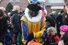 Kinderen krijgen lekker pepernoten