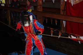 Rasta Piet aan het bootje varen