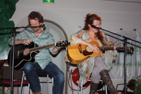 Helen speelt nu ook gitaar