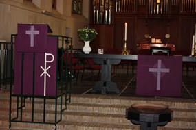 Nieuwe antependia (liturgische kleden) in de Allemanskerk 