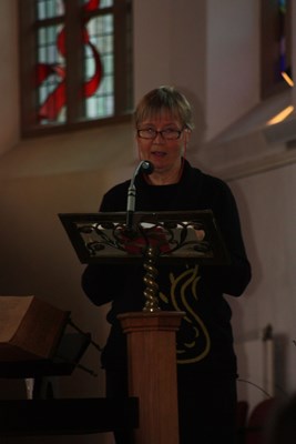 Toelichting in de kerkdienst van mevr Corrie van Eijk-Doctor (de maakster van de antependia(