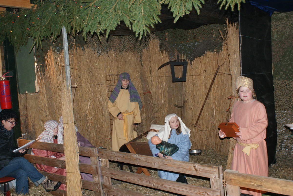 Kerstspel en rommelmarkt bij “ Jong Leven “