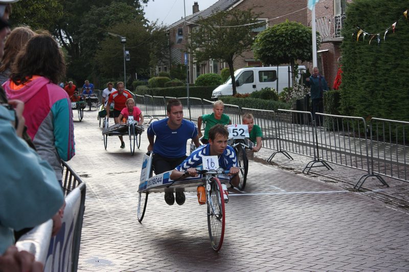 Beddenrace oefenloop in Zuid-Scharwoude