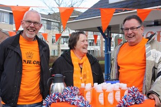 Enthousiaste mensen van de Oranjestichting Noord-Scharwoude
