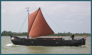 Eén van de schuiten van Langedijk Waterrijk die meedoen aan de Koningsvaart: ’t Kofschip-Nico Vader