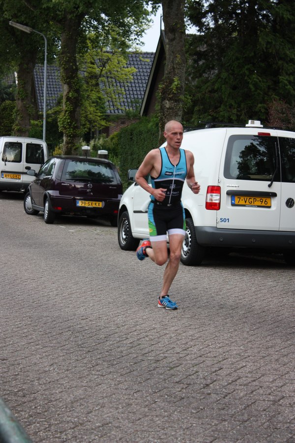 Henk Elbertsen en Talisa van der Fluit winnen Triatlon van Langedijk