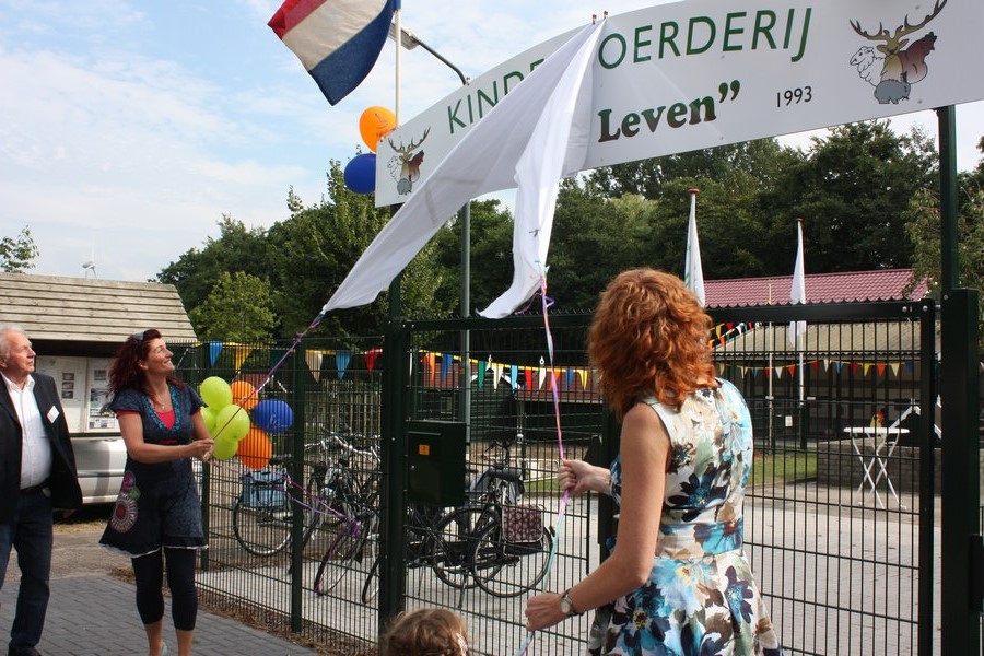 Nieuwe inloopweide van Kinderboerderij Jong Leven feestelijk ingebruik genomen