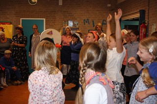 Een dansje van groep 7/8