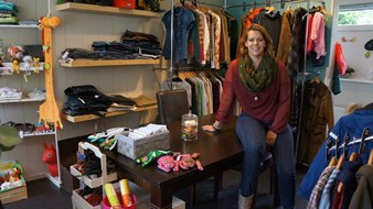 Carline Bakker in haar nieuwe winkel Mixxx in Oude Niedorp