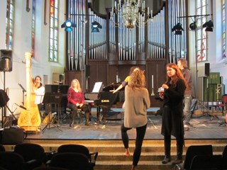 De voorbereiding voor het Lief Langedijk Concert