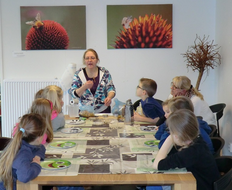 Kinderworkshop wol vilten en verven in de Hortus Alkmaar