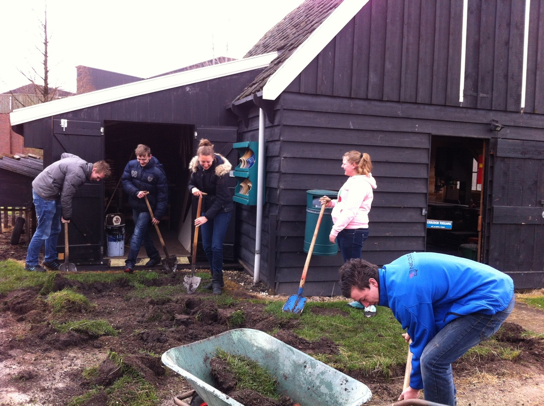 Podium De Koog doet mee aan NLDoet bij Museum BroekerVeiling