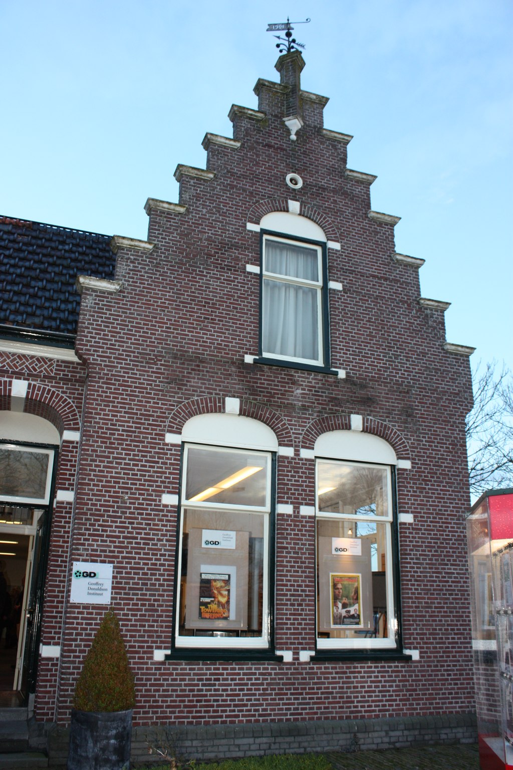 Geoffrey Donaldson FilmInstituut geopend  tijdens braderie op Tweede Paasdag