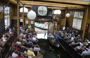 Doorvaarveiling in Museum BroekerVeiling op 15 juli