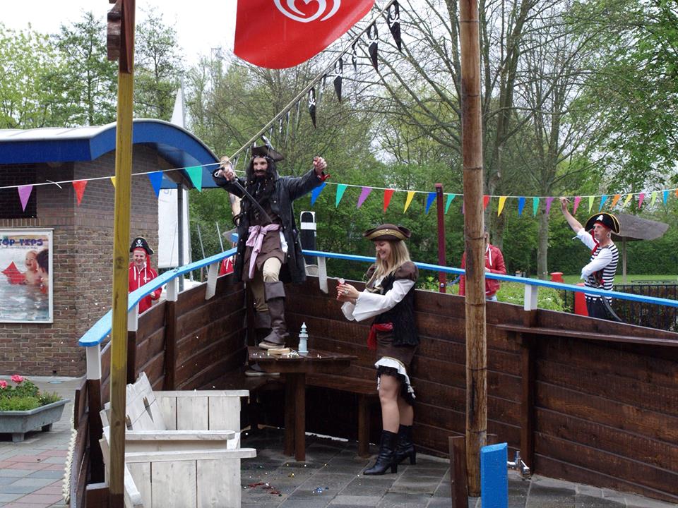 Groot vakantiefeest in het buitenbad