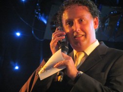 Arno Koster aan de telefoon met Jan Blokhuijsen
