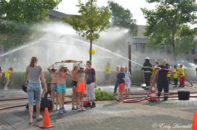 Lekker nat bij de schoolspuitwedstrijden (foto E. Hooiveld) 