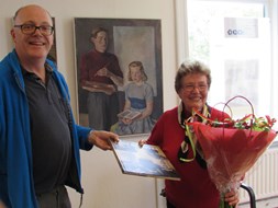 500e bezoeker tentoonstelling schilderijen Bert Haanstra in het GDI