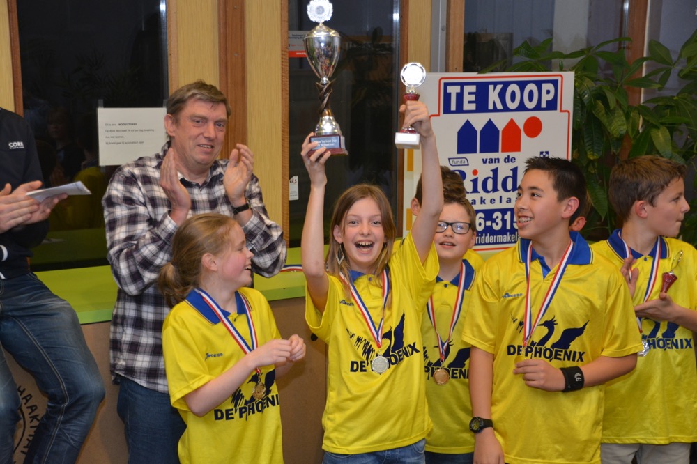 De Phoenix 2 wint schoolschaakkampioenschap van Langedijk