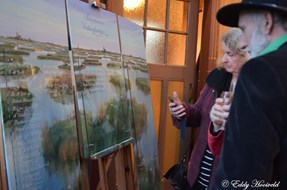 Sietze Wiersma en zijn schilderij (foto Eddy Hooiveld)