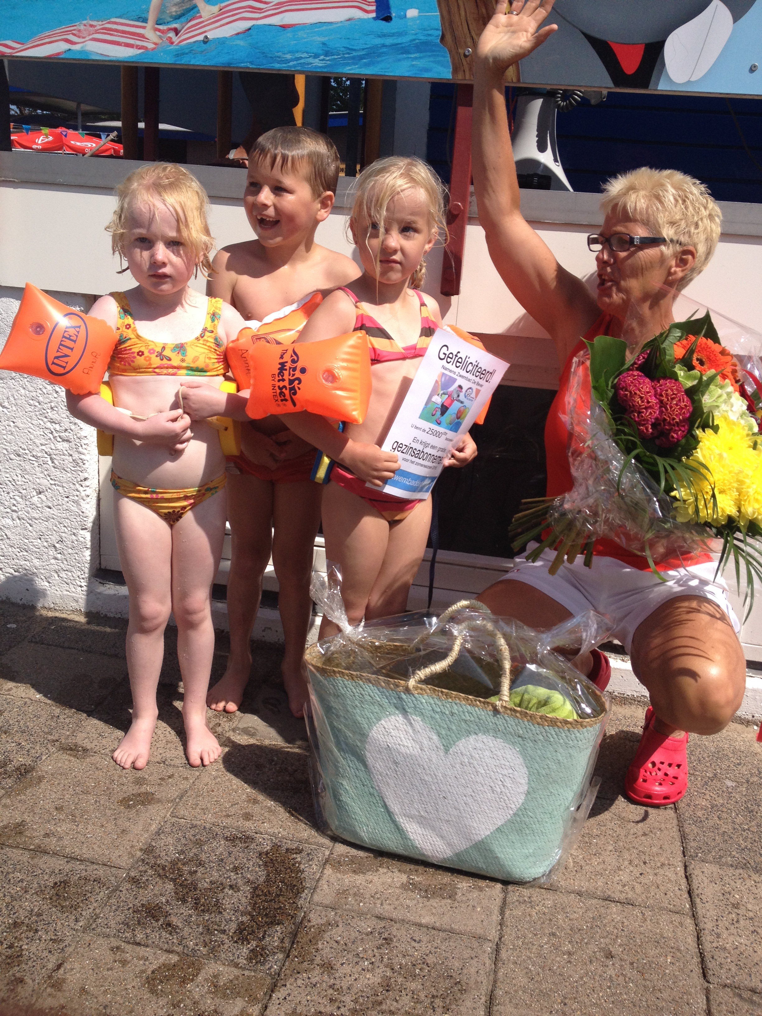 Buitenbad de Bever ontvangt Romy als 25.000ste bezoeker