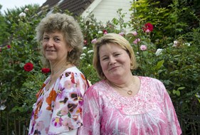 Afra Beemsterboer en Marieke Neesen organiseren Verhalen Halen (foto Eddy Hooiveld)