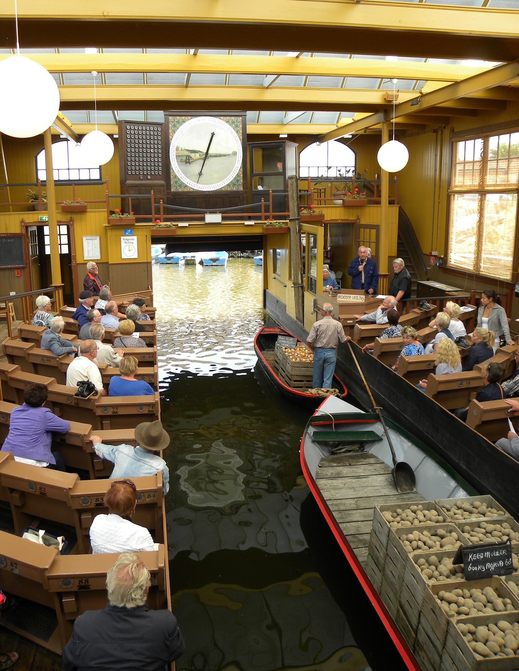 Authentieke doorvaarveiling in Museum BroekerVeiling