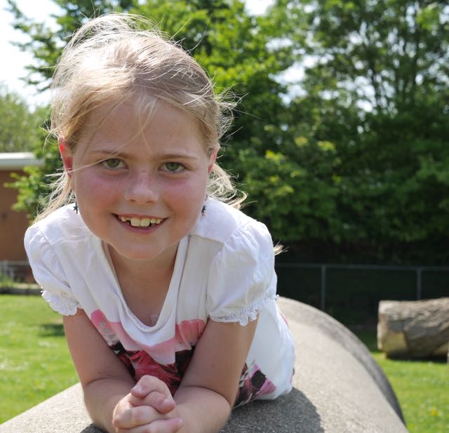 Langedijkse Milou wil graag oude mobieltjes voor Stichting Opkikker