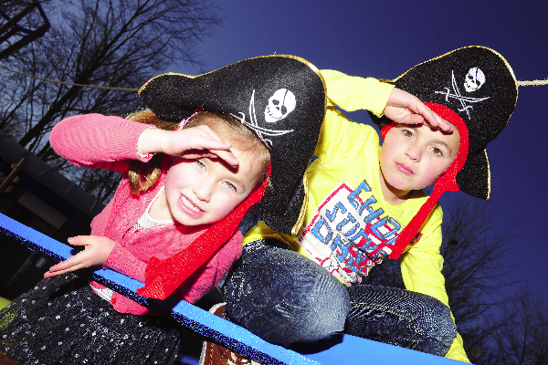 Piratenspektakel bij openingsfeest Zwembad de Bever