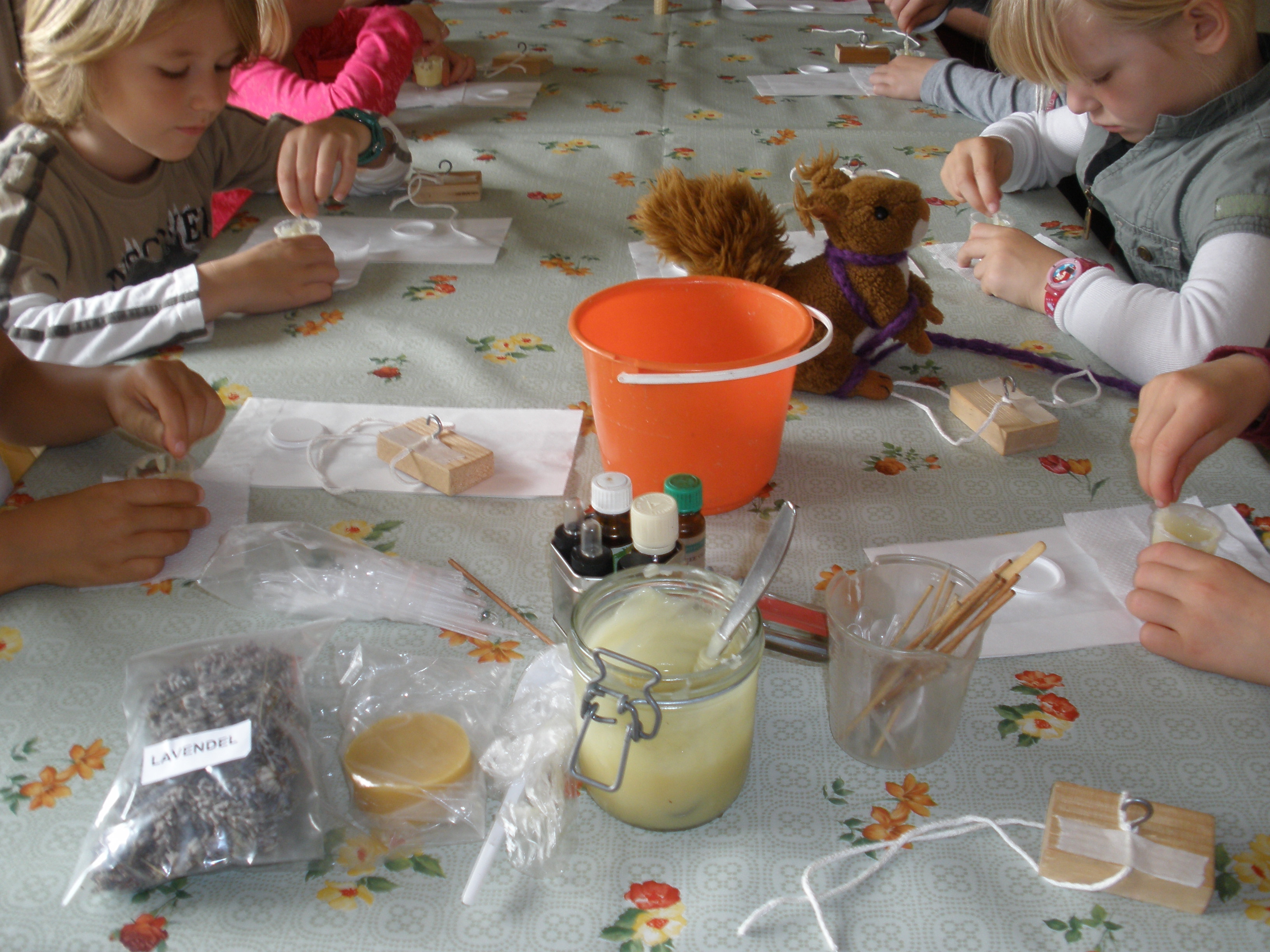 Kinderworshop zalf en zeep maken bij Hortus Alkmaar