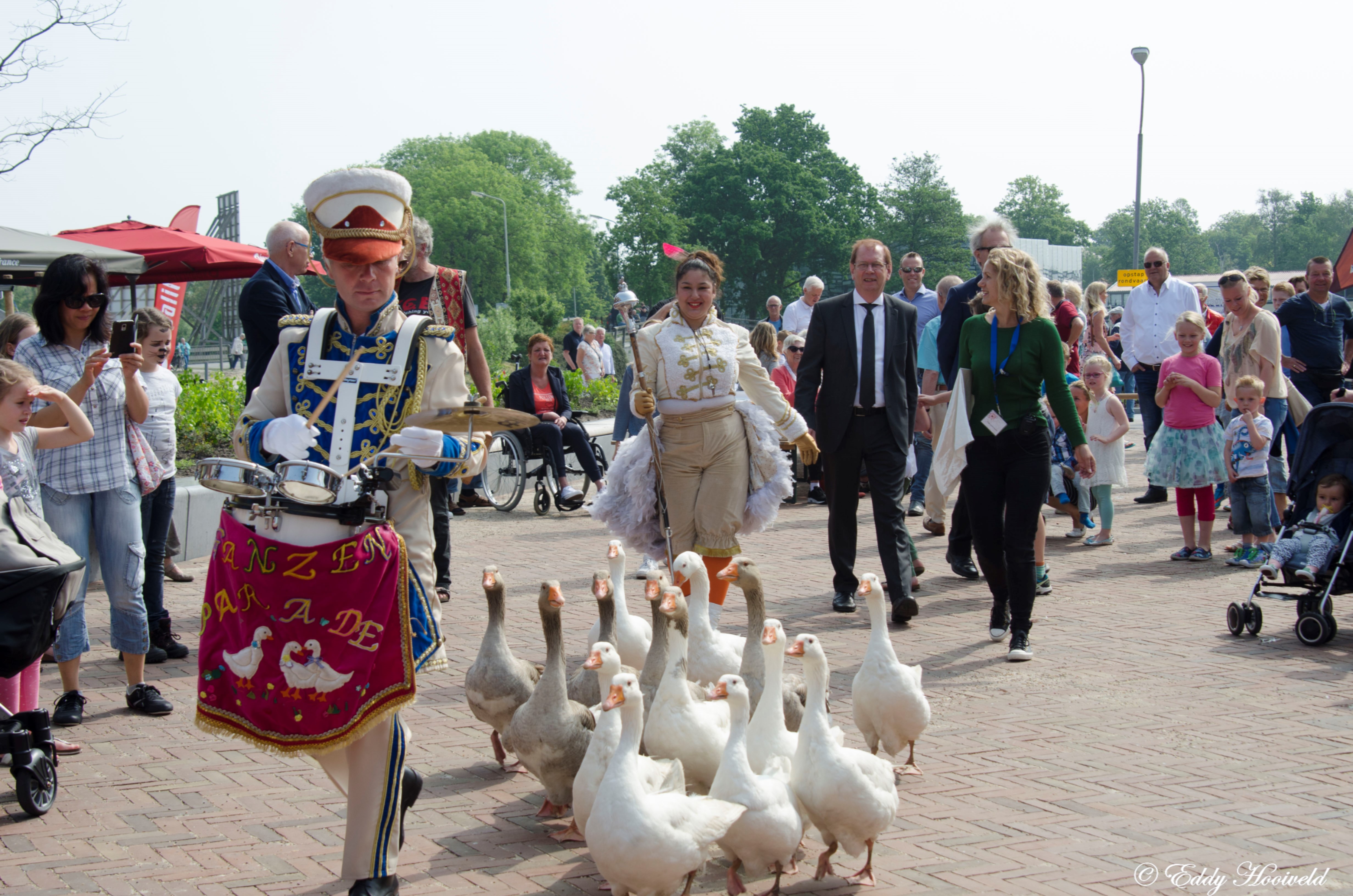 Geslaagde opening Broekerplein en vernieuwd Winkelcentrum Broek op Langedijk