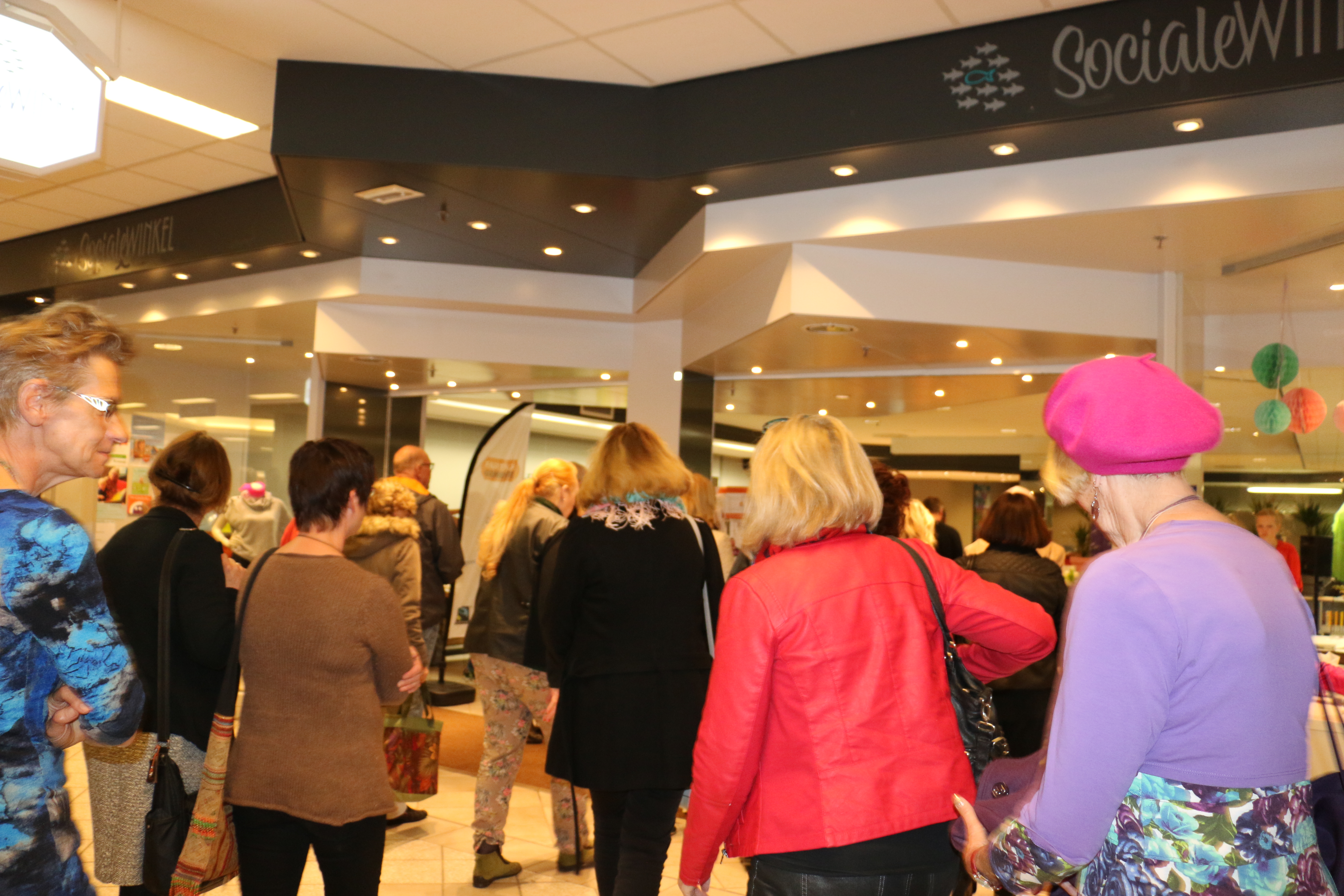 Gezelligheid bij ‘Doet & Ontmoet’ groep in de sociale winkel